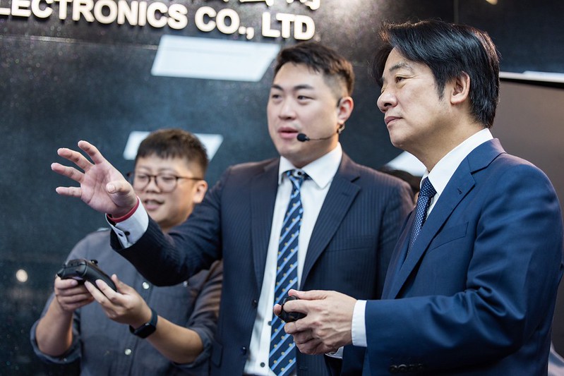 Vice President Lai visited JET Opto, hoping to combine talents from various fields in Taiwan to jointly promote the national hope project and plan for the technology of the next generation