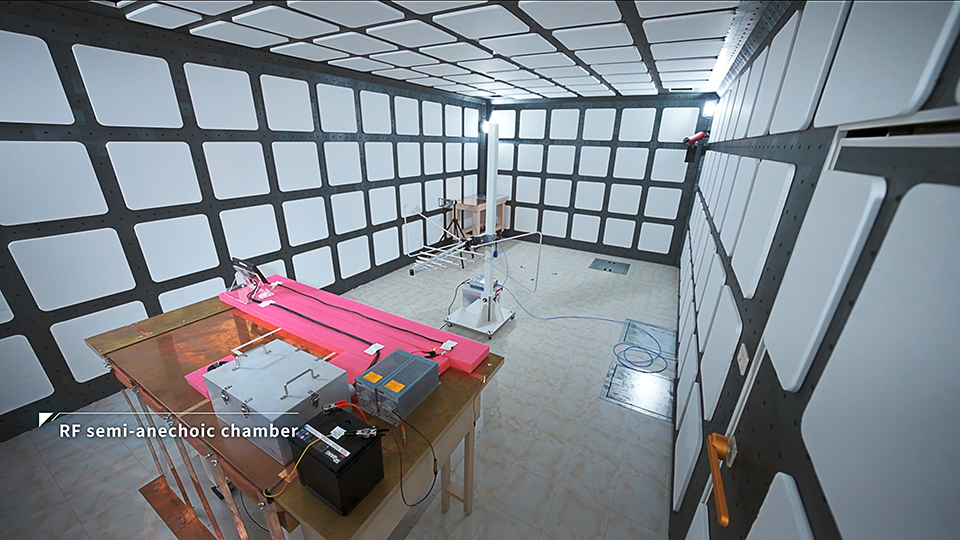 RF semi-anechoic chamber